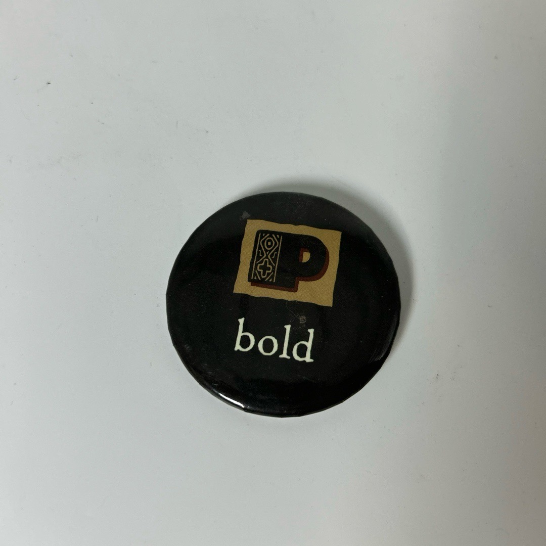 Bold Band Button Pin 2 716in Black Red Logo Collectible Vintage Rock 17$